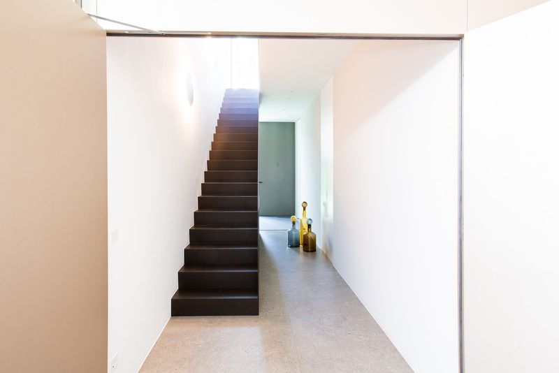 Faltwerktreppe aus Stahl im Flur