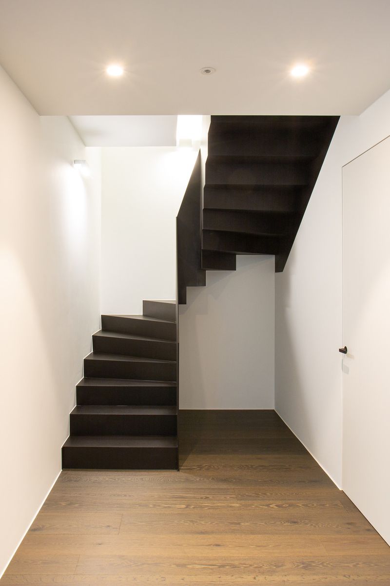 Faltwerktreppe aus Stahl zum Obergeschoss