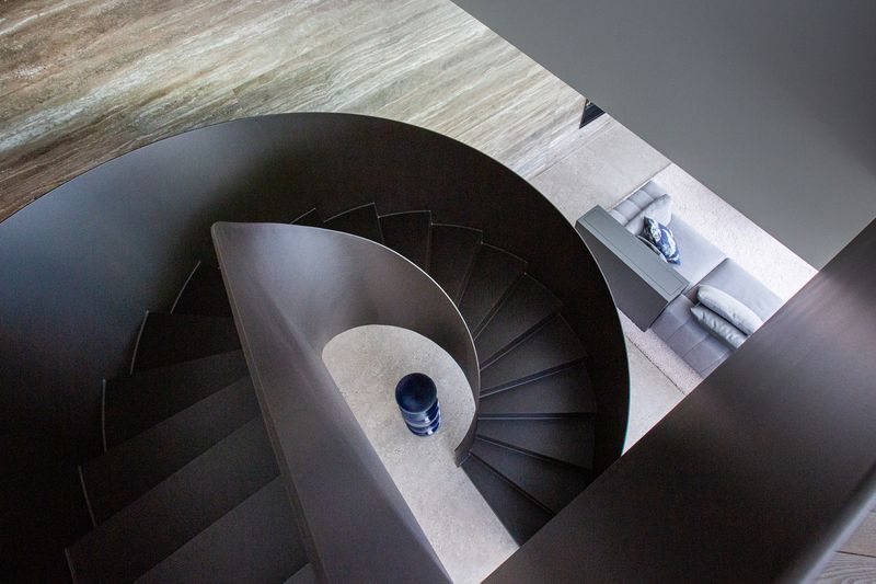 Treppenauge der Wendeltreppe aus Stahl